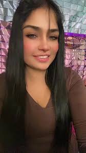 Rocio Aparicio Enseñando La Ropa