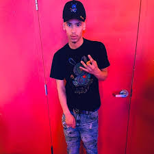 The family of daunte wright, 20, told a crowd that he was shot by police sunday and was later the dead man was named by relatives on the scene as daunte wright, 20, according to the star tribune. Hvkdoi 6gu0k5m