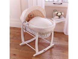 Die Traditionellen Designs Der Darius Kollektion Verbinden Stil Und Funktionalitat Und Sind Perfekte Accessoires Fur Babyreisen In 2020 Babywiege Babybetten Korbwiege