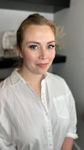 Tried the @larocheposay Anthelios SPF 50 Fluid face sunscreen recently, and  I was impressed. My test? How it performs under makeup because as any  artist knows, some sunscreens can disrupt the base