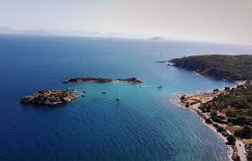 Χωρίς τις αισθήσεις του ανασύρθηκε άνθρωπος στο μπλε λιμανάκι. Yv05mnfikb8fmm