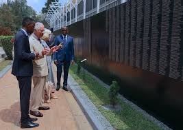 Igikomangoma Charles yishimiye uko bakiriwe na Perezida Kagame na Madamu