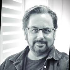 I used this slide at Social Media Marketing World to explain who should  follow me here. I used to get about 900 net new followers per day. Now it's  about double that. |