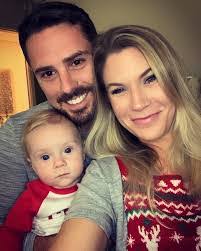 Sean Lindsey's Instagram, Twitter & Facebook