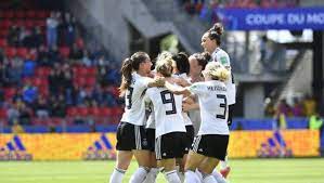 Pour vous faire une idée, retrouvez ici tous les groupes de la phase finale de la coupe du monde qui se joue en russie du 14 juin si vous avez déjà appris par coeur les jours où la france va jouer durant la phase de groupes, vous n'avez pas l'intention de manquer le. Coupe Du Monde Feminine 2019 Allemagne Suede Le Match Sera Chaud Mais Ce Sera 2 0 Pour Les Allemandes