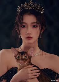 Màn bùng nổ visual gây bão Cbiz hôm nay: Quan Hiểu Đồng hoá công chúa bóng  đêm, visual lẫn thần thái đỉnh của chóp