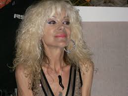 Tuttavia, dopo 40 anni di convivenza con. Donatella Rettore Come Era E Come E Curiosando 80