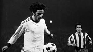 Born 3 november 1945) is a german former professional footballer. Le Bayern Munich Honore Les 75 Ans De Gerd Muller Le Meilleur Buteur De Son Histoire Le Soir