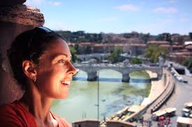 Bella Donna Sorridente Felice Nel Quadrato Di Sindaco Della Plaza, Madrid,  Spagna Immagine Stock