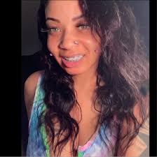 LADIES TWO HAS TO GO 😒 🦀legs Hot wings Weed Wigs Eyelashes Liquor