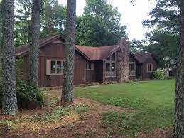 Exterior western red cedar surfaces only need to be refinished when the old coating has worn thin and no longer affords the wood protection. Exterior Paint For Cedar Siding