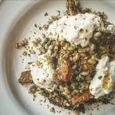 Portate ad ebollizione poi chiudete la pentola a pressione. Insalata D Orzo Con Pesto Di Basilico E Limone Melanzane E Stracciatella Il Gusto Di Andre