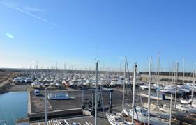 Vous partez à 9h30 de la tour saint louis pour rejoindre le they du pégoulier et effectuez une magnifique promenade de plus d'une heure. 13 Hivernage Port Saint Louis Du Rhone Bouches Du Rhone Navy Service Gpm Guide De La Plaisance Mobile Cartes Camping Ponton Cale De Mise A L Eau Mouillage Port