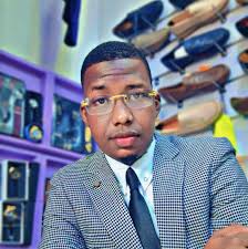 Hommage à Hama Allaye Tamboura Aujourd'hui, notre communauté rend hommage à  un fils digne, un jeune homme au cœur immense : Hama Allaye Tamboura. Dans  les moments les plus sombres de la