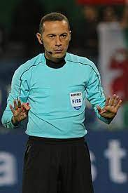 Cüneyt çakır bu sezon 26 kez var hakemi oldu, masa başında 114 bin 400 tl kazandı. Cuneyt Cakir Wikipedia