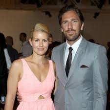 Лундквист делает 34 сэйва и пропускает четыре гола. Hair God Henrik Lundqvist On His Evolving Style His Coolest Purchase And What He Wore To Score His Wife Gq