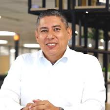 Muy agradecido con todos los empleados de ESU Medellín por ayudarme a  transformar la entidad, de ser una empresa de vigilantes a una empresa de  la cuarta revolución industrial, recibiendo este gran… |