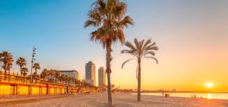 Кроме того, это значительный морской порт. Barcelona