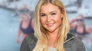 Some stuck to her and understood her drastic step, others believed that the native rosenheimer was not a good role model and simply would. Sophia Thiel Nach Ihrem Comeback Sie Zeigt Sich Im Bikini Bunte De