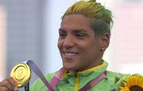 Ana marcela de jesus soares da cunha (23 de marzo de 1992, salvador de bahía) es una nadadora brasileña en aguas abiertas.en 2011 se consagró campeona mundial de los 25 km con un tiempo de 5.29:22, 1 siendo la primera medalla de oro ganada por una nadadora brasileña en un mundial. Sdqhogocde0wim