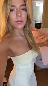 Savannah Bauer's Instagram, Twitter & Facebook