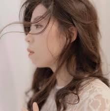 King Jer 娛樂台-  【美女廚房】第二季呢集，由日本模特兒「椋名凜」炮製喇沙米線，毫無廚藝可言嘅佢，碟製成品猶如生化武器，令錄影廠內發出極度惡臭，參與錄影人士均戴上口罩。  到戲肉試食環節，鄭中基同林敏聰示範連同口罩一同進食，最終不敵強烈腐臭爛屎味，當場嘔吐 ...