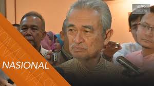 Abdullah badawi merupakan perdana menteri dari 2003 hingga 2009. Tun Abdullah Ahmad Badawi Sihat Walafiat Youtube