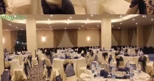 قاعة السالمية فندق هوليداي ان السلام جدة موقع افراحكم Decor Table Decorations Home Decor
