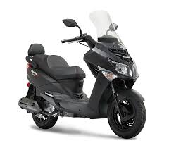 Ekstra bölme şahsi eşyalarınız için güvenli bir saklama alanı sunuyor. Sym Joyride S 200i Lightweight Cruiser Motorcycle Taiwan Sanyang Motor