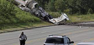 After 13 years, travis barker is reconsidering a return to the skies. Fatal Plane Crash Travis Barker And Dj Am To Make Sound Recovery Welt