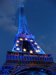 Voilà le projet titanesque que voulait réaliser le maire jean aujourd'hui, dimanche 13 juin 2021. La Tour Eiffel Aux Couleurs De L Europe Tour Eiffel La Tour Eiffel Paris Tour Eiffel