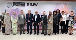 Idén att inrätta kuisas (tidigare darul ridzuan islamic college, kisdar) framkallades av den avlidne sultanen azlan shah 1986. Vice Chancellor Of Universiti Sultan Azlan Shah Visits Iumw Iumw