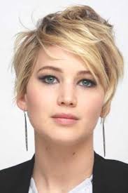 Auch die prominenten vorbilder dieser gesichtsform machen vor, wie man die passenden frisuren für runde gesichter stylen kann. Frisurenbob Frisuren Bob Damen Kurz 2016 Seite 7