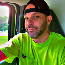 RIP to a true Hollywood icon—Morris the alligator, who stole the show (and  Chubbs' hand) in Happy Gilmore, has died at the incredible age of 80. Born  in 1945, Morris was one