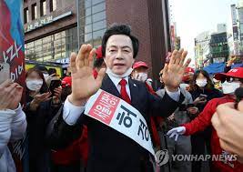 국가혁명당 허경영 대표는 20일 서울시장 보궐선거 출마를 선언했다. ì •ì˜ë‹¹ ë¹ ì§€ìž 3ìœ„ ê¿°ì°¬ í—ˆê²½ì˜ ì •ì¹˜ì—¼ì¦ ë°˜ì˜ ì—°í•©ë‰´ìŠ¤