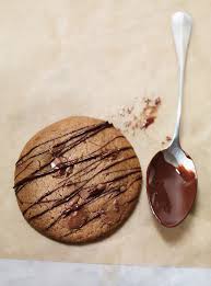 Biscuits Minces Au Chocolat Au Lait Ricardo Recipe Delicious Cookie Recipes Milk Chocolate Cookie Recipe Ricardo Recipe