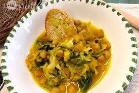 La minestra di ceci e patate una ricetta con ingredienti della tradizione contadina, un piatto perfetto per riscaldarsi nelle giornate autunnali e invernali. Zuppa Di Ceci Con Verza E Zucca Ricette Al Volo