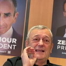 Daniel Pontier's Instagram, Twitter & Facebook