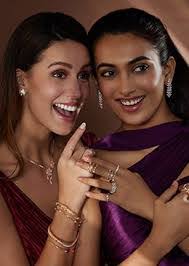 Arti Gaur's Instagram, Twitter & Facebook