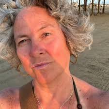 Instant follow for this kind of snark. Totally INVESTED!! 😎