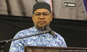 Menteri perusahaan perladangan dan komoditi, pendakwah, ahli politik dan ahli perniagaan Malaysiakini After Donating Salary Khairuddin Now Makes Rm50k Contribution To Pas