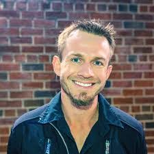 Loren Gardner's Instagram, Twitter & Facebook