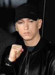 Enter & enjoy it now! Velvet Gumicukor Nezze Meg Ahogy Eminem Behodolt A Szakalldivatnak