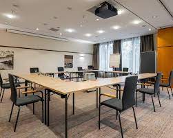 It included an expansive view of space on one side of the room. Conference Rooms Hotel Erb Parsdorf