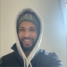 Did anyone else find the weilong v11 unusable out of the box? Like I  couldn't make a turn