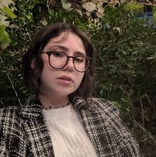 essa noite eu sonhei que te vi de novo e dessa vez seus olhos me seguiram  por mais do que o silêncio que ficou entre nós dois dessa vez eu consegui te