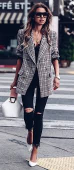 How To Wear A Blazer With Jeans And Heels What To Wear With A Plaid Blazer Bag Black Top Ripped Jeans Heels Trending Fashion Outfits Fashion Winter Fashion Outfits