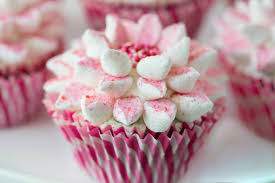 If you're decorating cookies, cupcakes or cake for holidays, a. The Easy Way To Decorate Beautiful Cupcakes The Cafe Sucre Farine