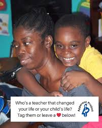 Last week, Diane Teague set up a beautiful display of handmade Haitian  items at an event in Washington and we're so grateful! 🇭🇹✨ Every sale  helps fund educationand meaningful work for Haitian