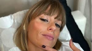 Scopri il segreto per capelli morbidissimi e cute pulita di federica pellegrini, con lo shampoo e balsamo supreme idrata di head&shoulders. Federica Pellegrini Nuovo Look Per Halloween Spettacolare Video